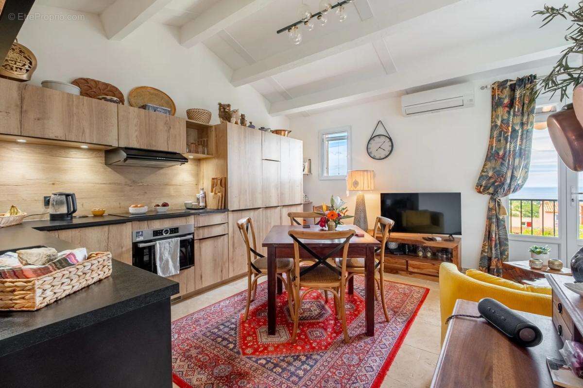 Maison à ROQUEBRUNE-SUR-ARGENS