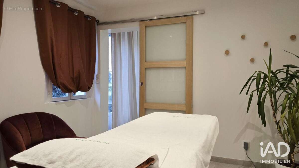 Photo 6 - Commerce à HEUDEBOUVILLE