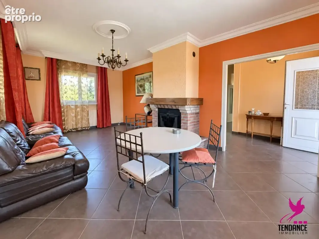 Maison 180 m² avec  Garages et dépendances. - photo 4