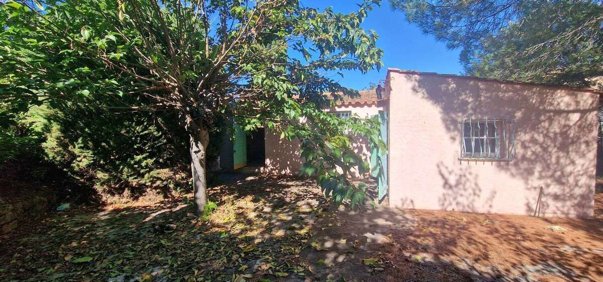 Autre à ROQUEBRUNE-SUR-ARGENS