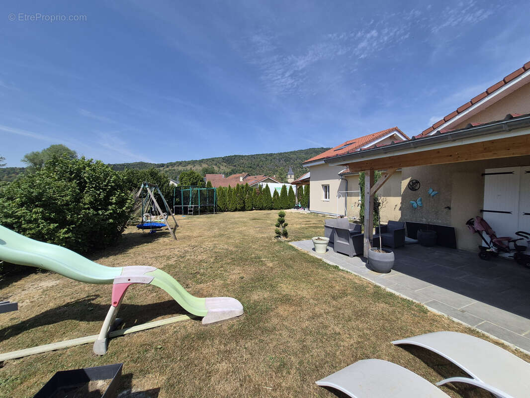 Maison individuelle de 172 m2 de 2008 édifiée sur un terrain de 880 m2 - photo 4