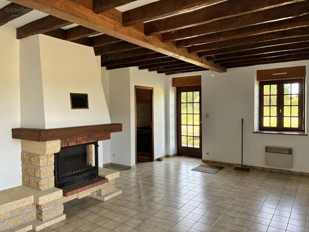 Maison à LA BAZOGE-MONTPINCON