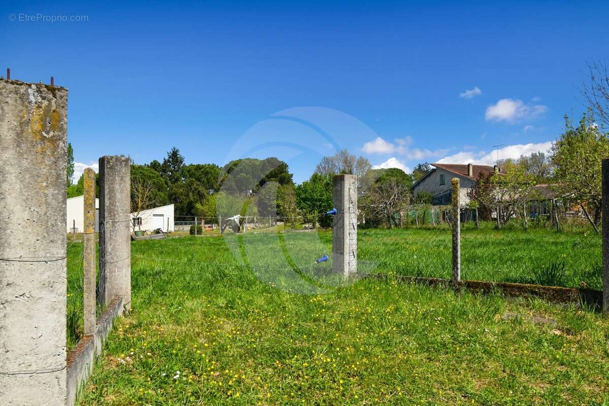 Terrain à NEGREPELISSE