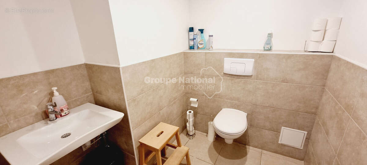 Commerce à BAGNOLS-SUR-CEZE