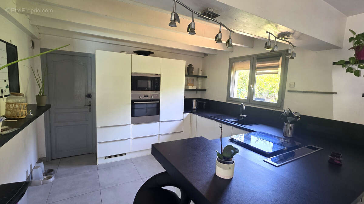 Maison 5 chambres sur une parcelle de 3218m2 - photo 4