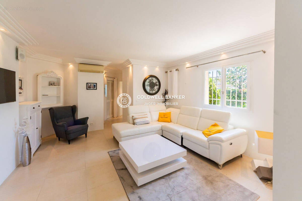 Appartement à COGOLIN