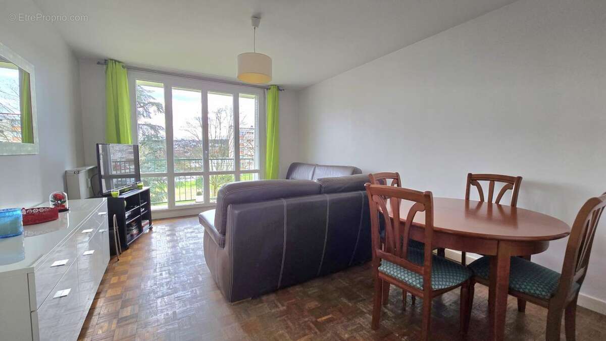 Appartement à PIERRE-BENITE