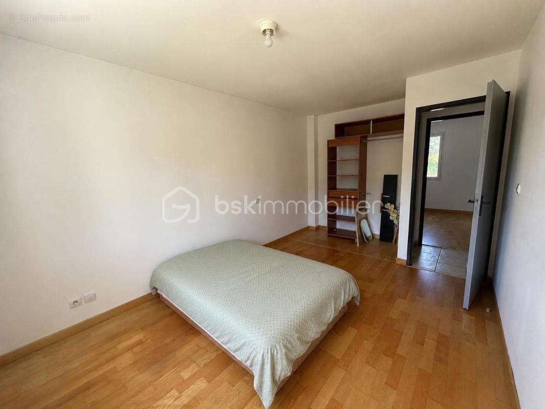 Maison de plain-pied avec nombreuses dépendances sur plus de 3 900 m² – Chepniers - photo 4