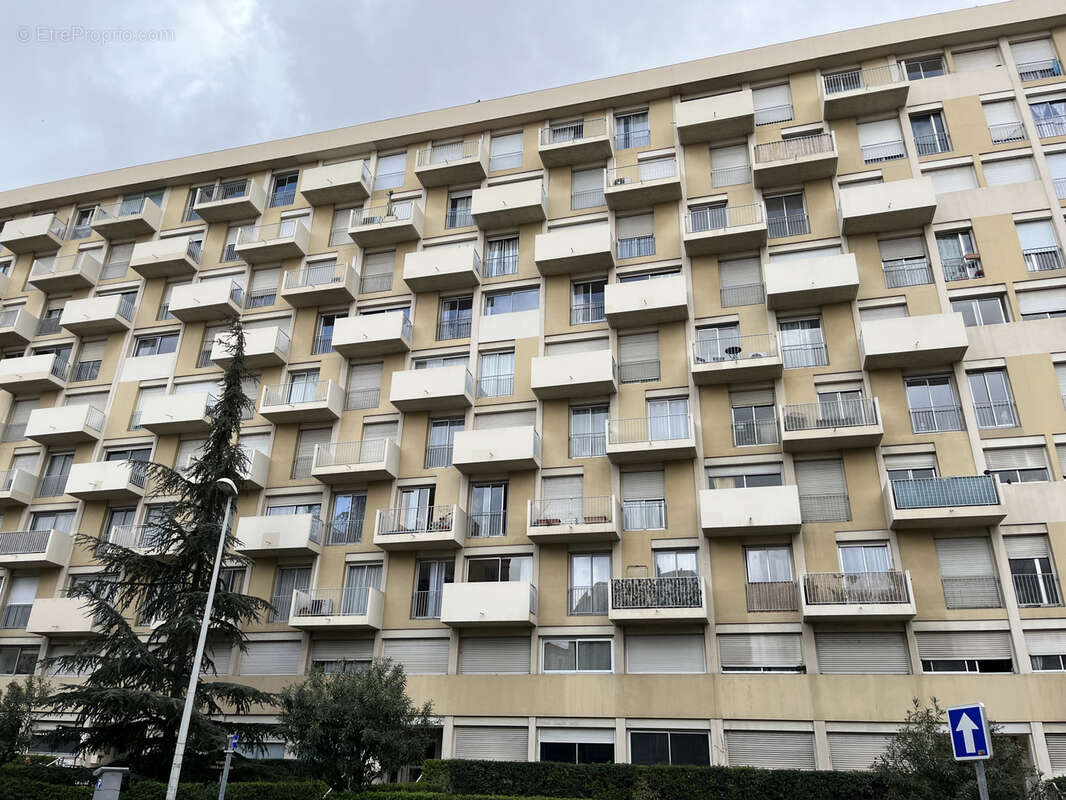 Appartement à MARSEILLE-5E