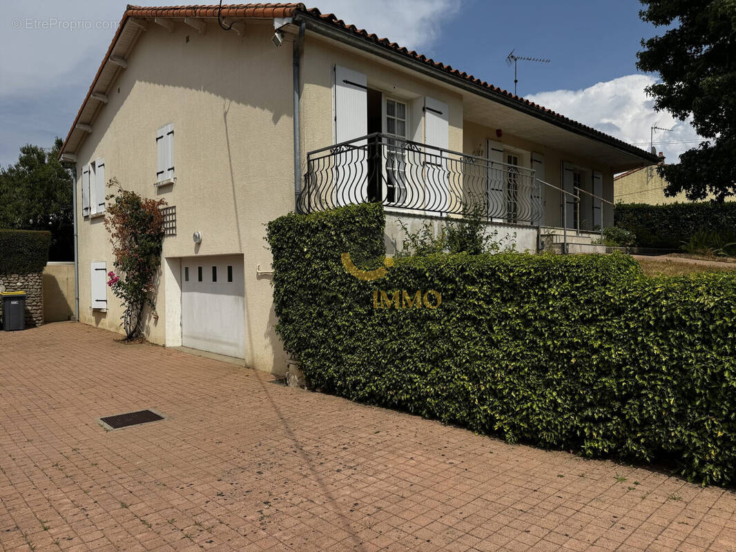 Maison à SECONDIGNY