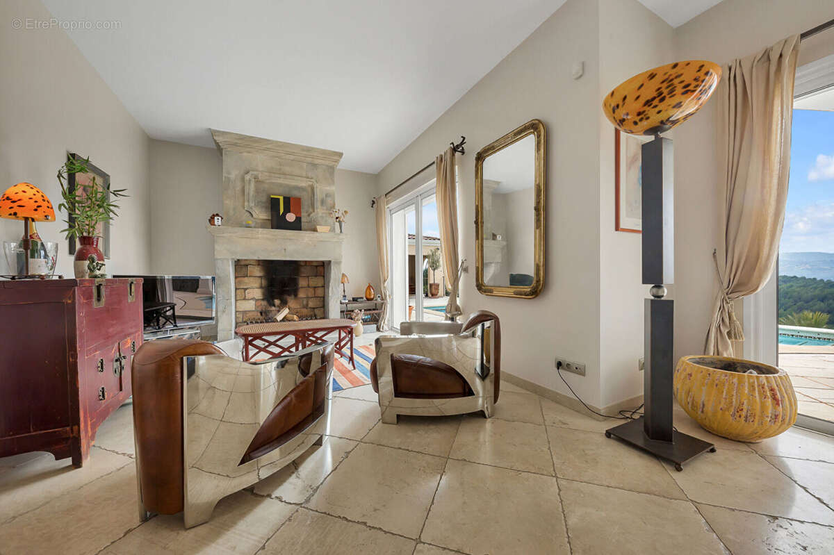 Maison à MOUANS-SARTOUX