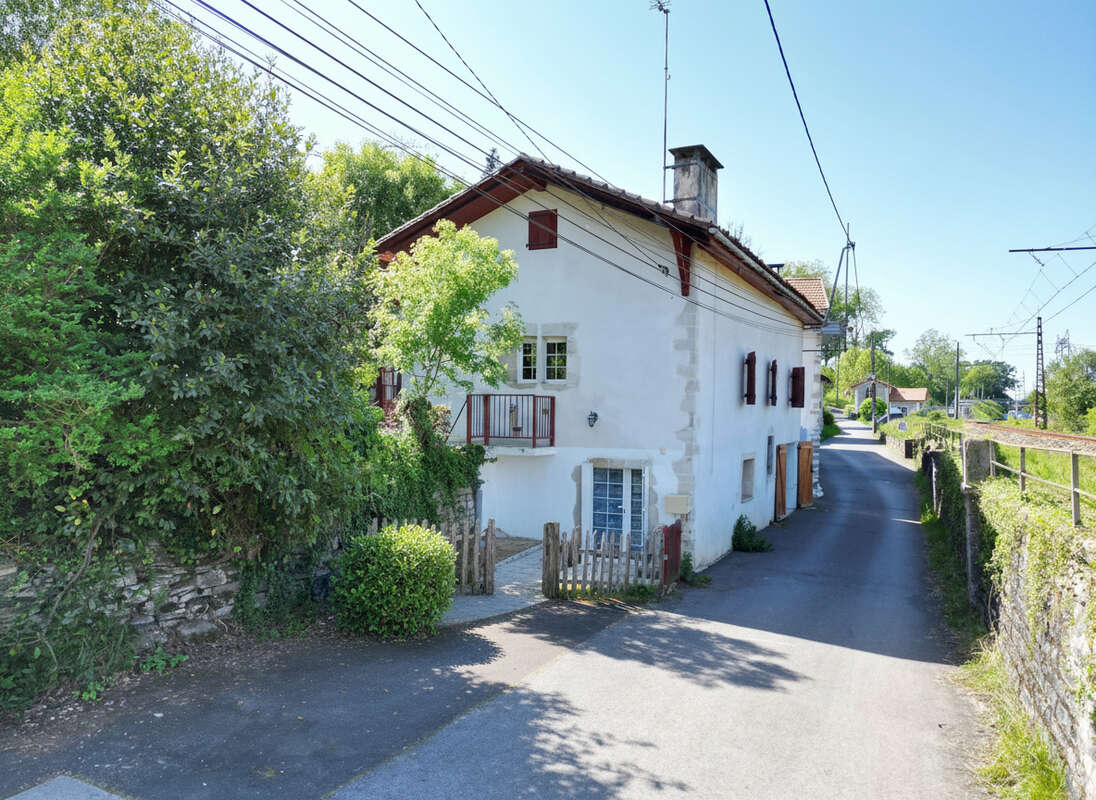 Maison à URT