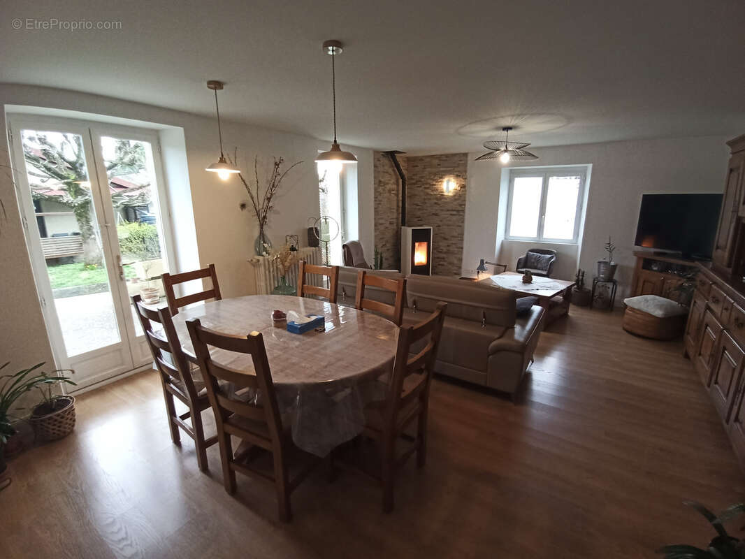 Maison à LABRUGUIERE