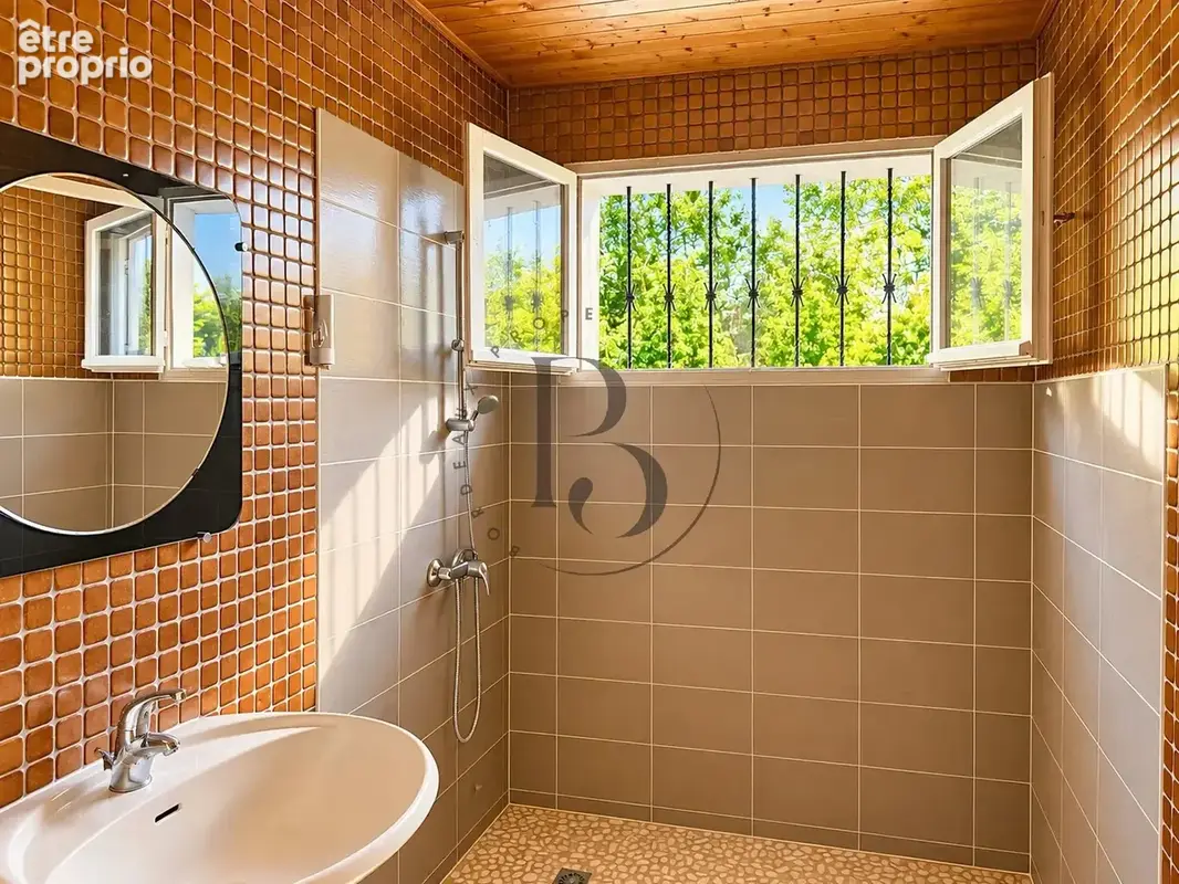Pessac centre, une maison familiale au calme sur 680 m2. - photo 7