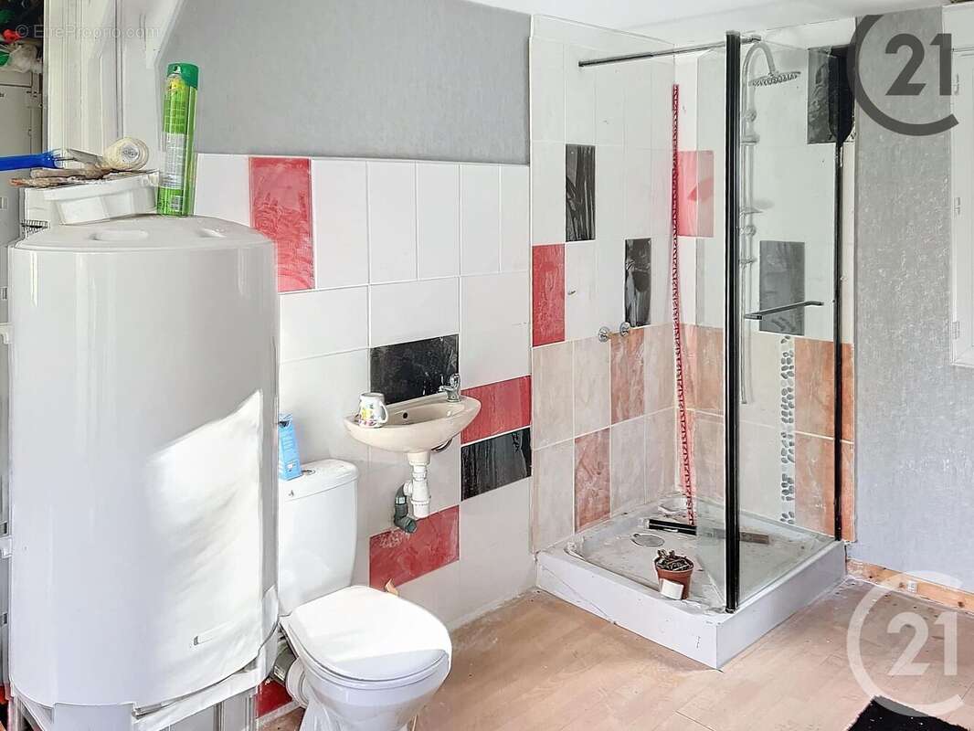 Maison à ESCOLIVES-SAINTE-CAMILLE