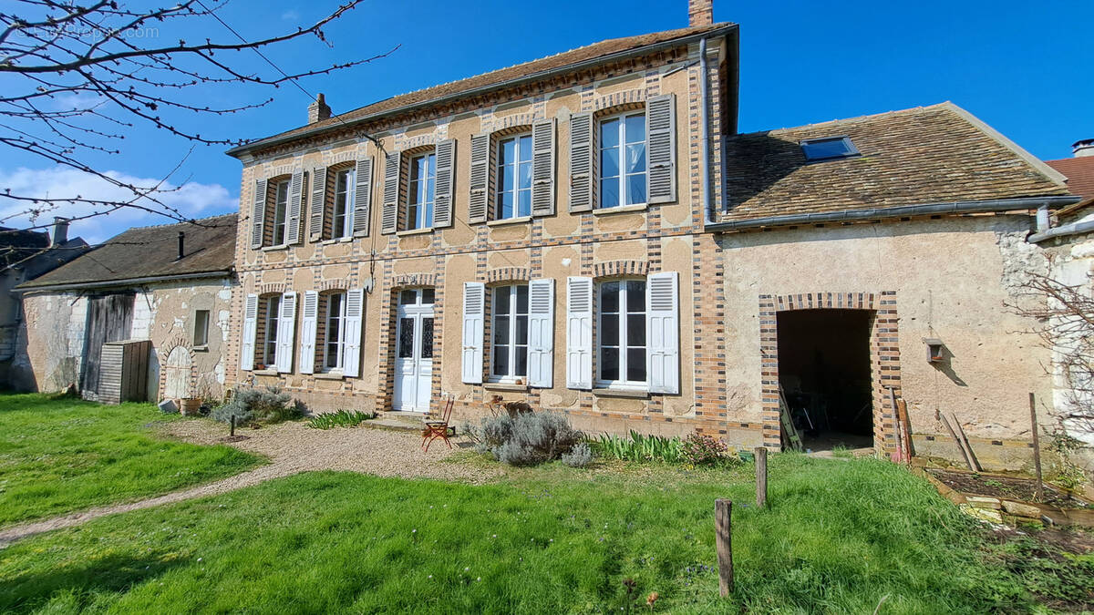 Maison à PONT-SUR-YONNE
