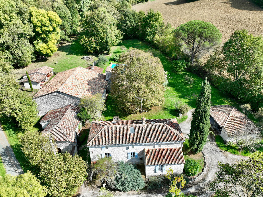 Maison à SAINT-MARTIN-DE-BEAUVILLE
