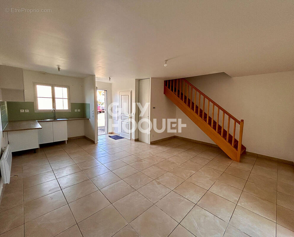 Maison à LA CHAPELLE-SAINT-MESMIN