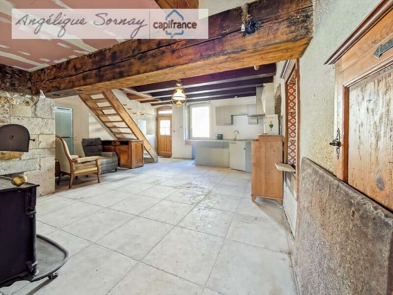Maison familiale rénovée partiellement avec grange et vastes espaces – Jura BONLIEU - photo 6