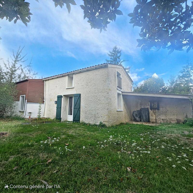 Maison à CHAMPAGNE-LES-MARAIS