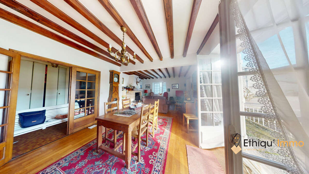 Maison à LIGNOL-LE-CHATEAU