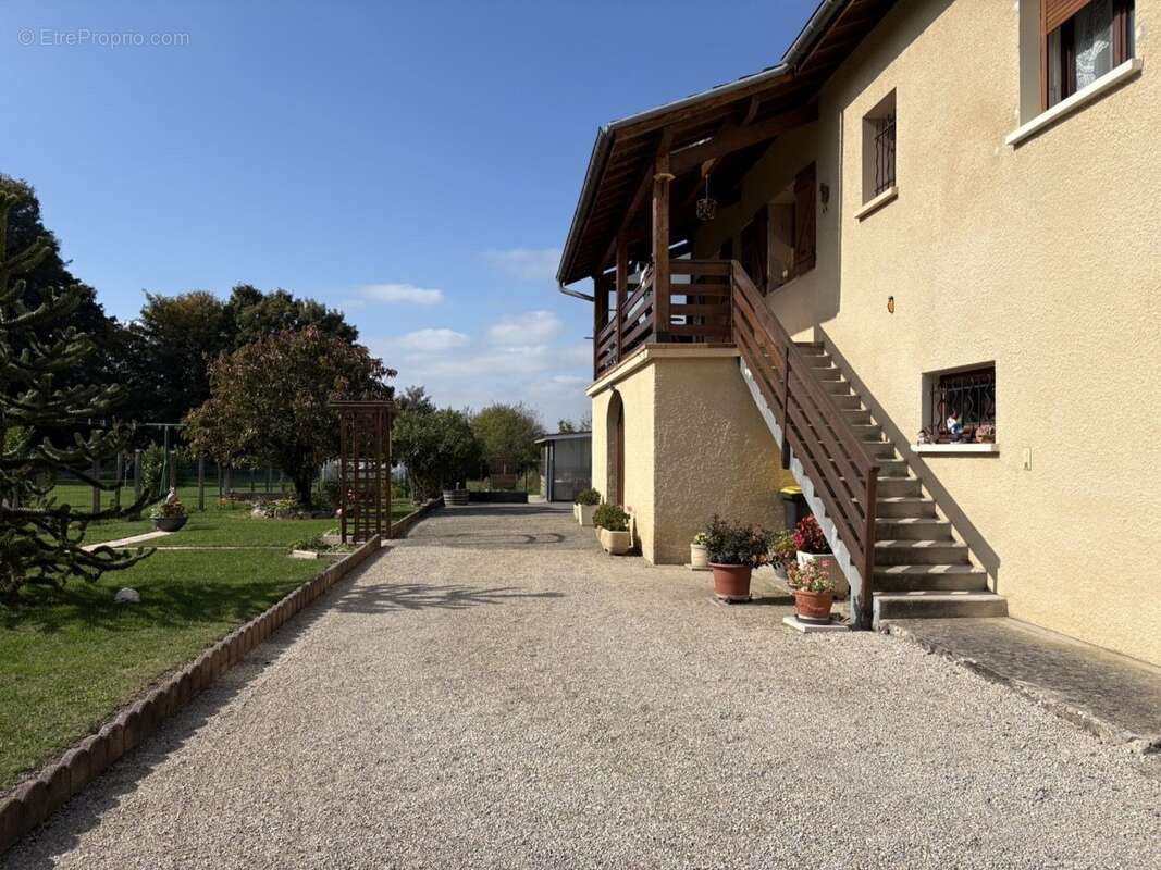 Maison à SAINT-DIDIER-DE-LA-TOUR