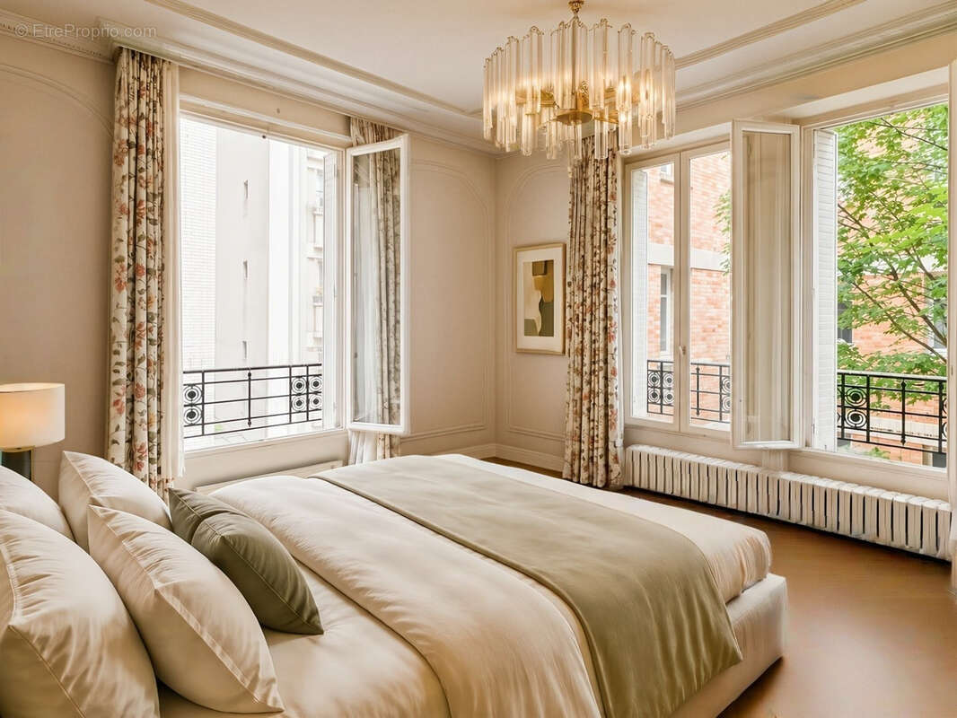 Appartement à PARIS-16E