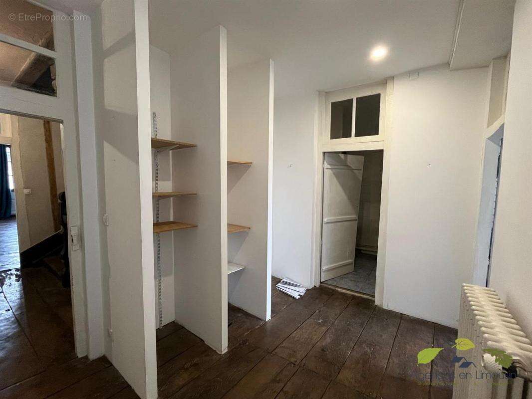 Maison à SAINT-LEONARD-DE-NOBLAT