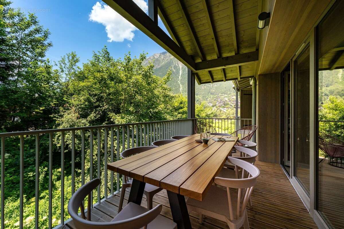 CHAMONIX – Penthouse duplex de 4 chambres, récemment construit, situé près du centre-ville - photo 4