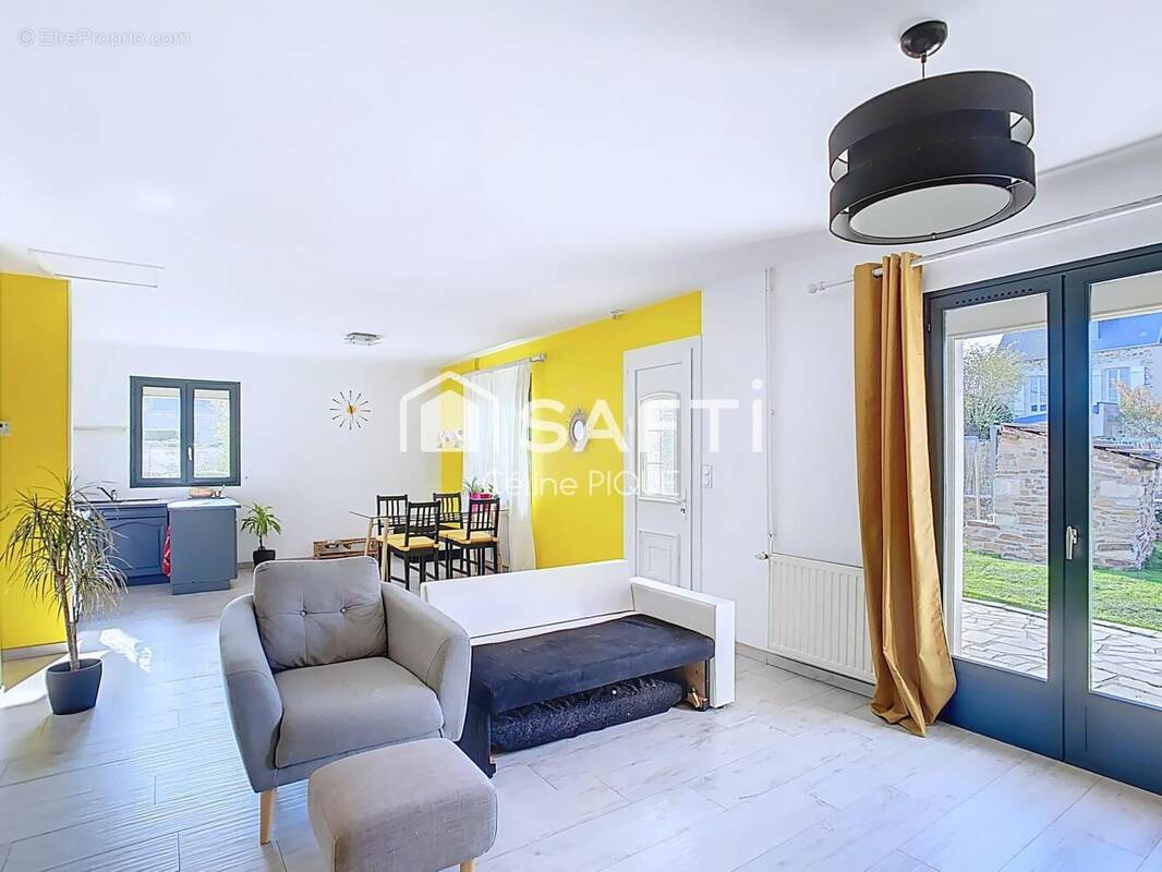 Photo 1 - Maison à FEUGUEROLLES-BULLY