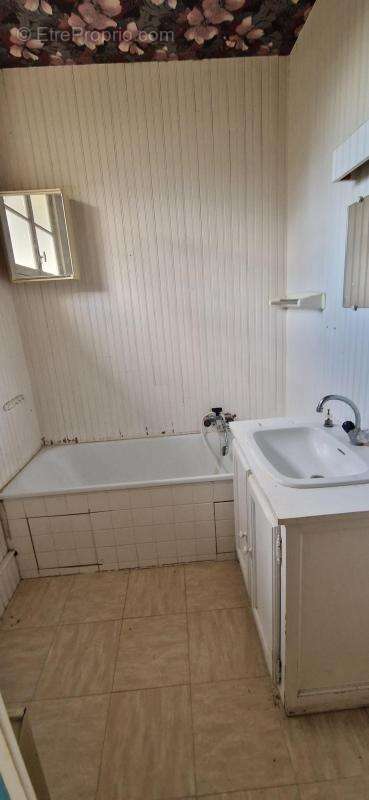 Maison à CROIX-CHAPEAU