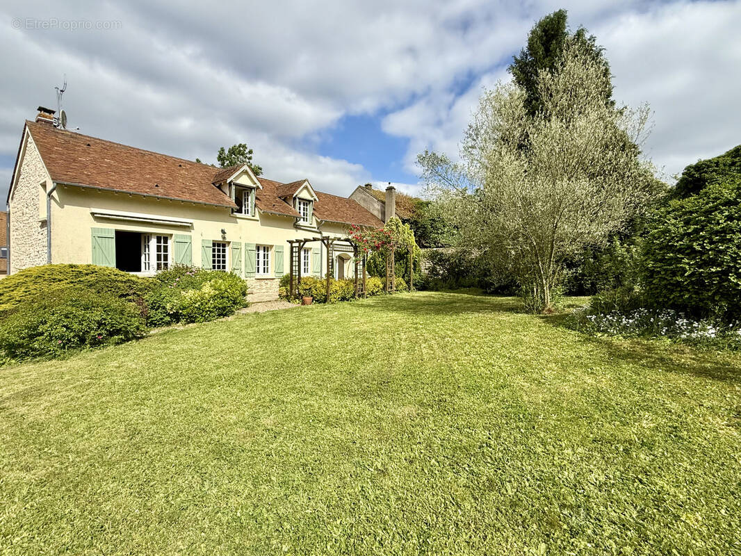 Maison à MORAINVILLIERS