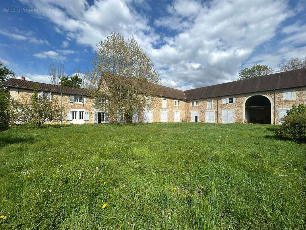 Maison à JUJURIEUX
