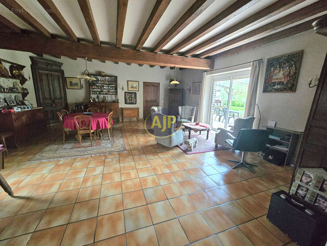 Maison à CONQUEREUIL