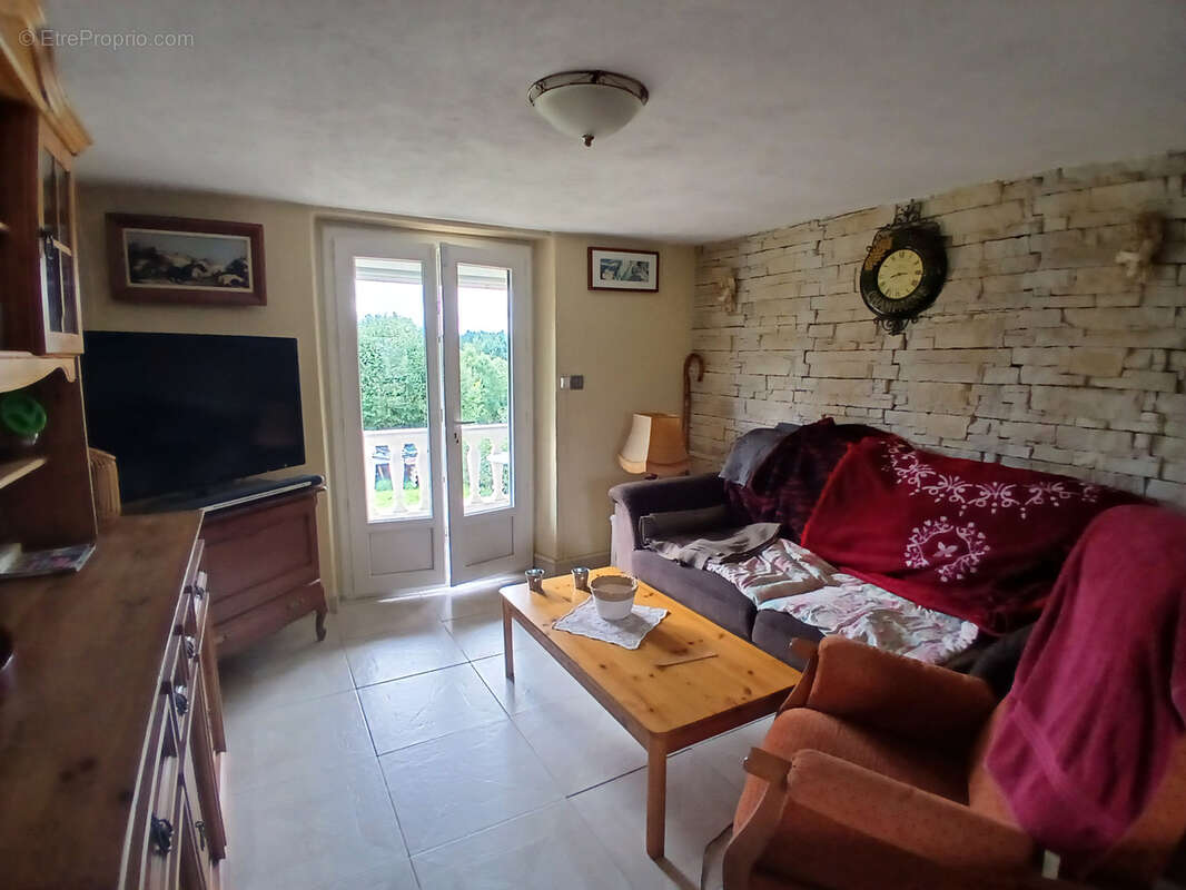 Maison à AUGEROLLES