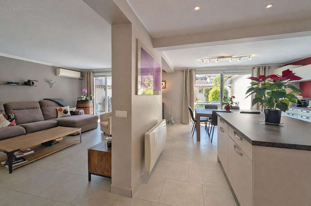 Villa familiale avec jardin paysager - photo 3