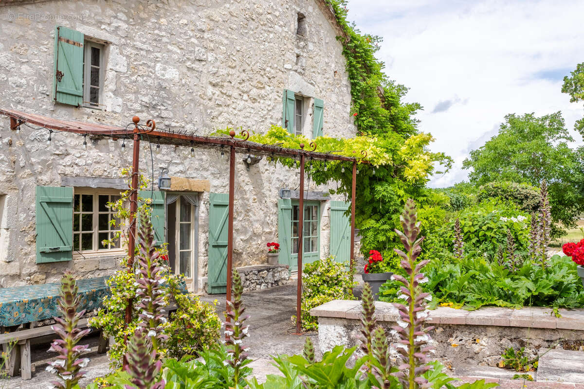Maison à MONTAIGU-DE-QUERCY