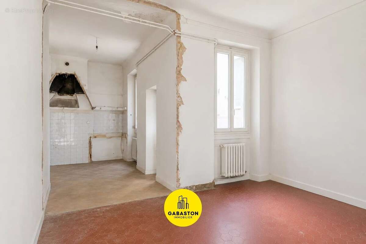 Appartement 68 m² à Marseille-7e  - photo 4