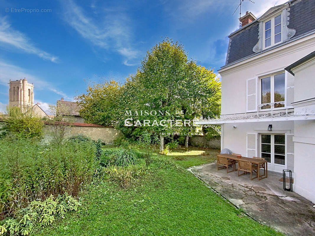 Maison à CRESPIERES