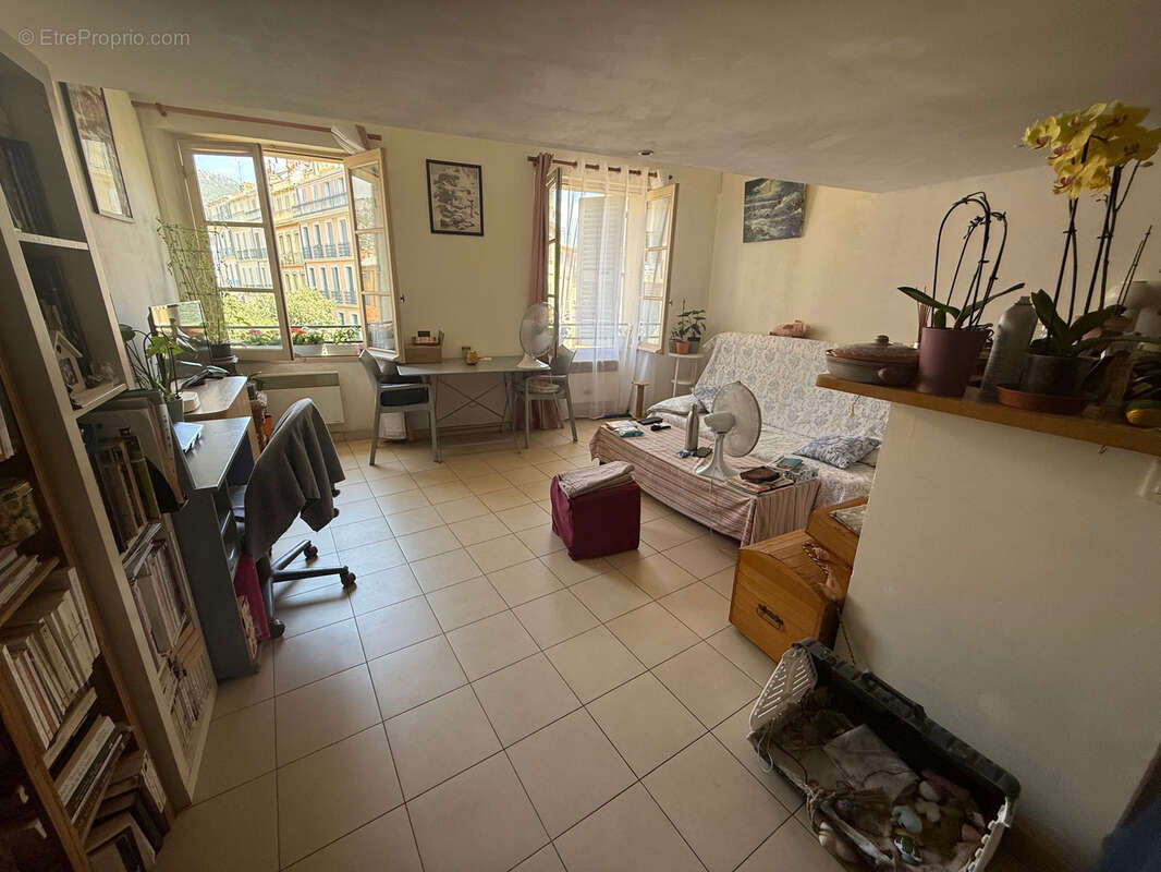 Toulon Centre Immeuble en très bon état - photo 4