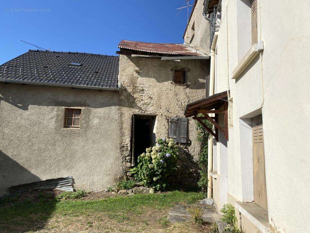 Maison à SUC-ET-SENTENAC