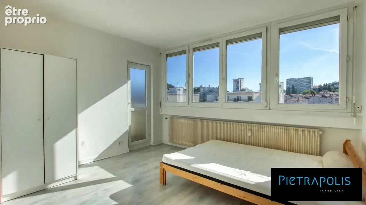 Appartement 5 pièces 77 m² à vendre à Saint-Etienne (42000) - photo 2