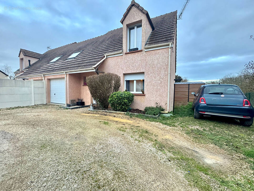 Maison à SAINT-LUBIN-DES-JONCHERETS