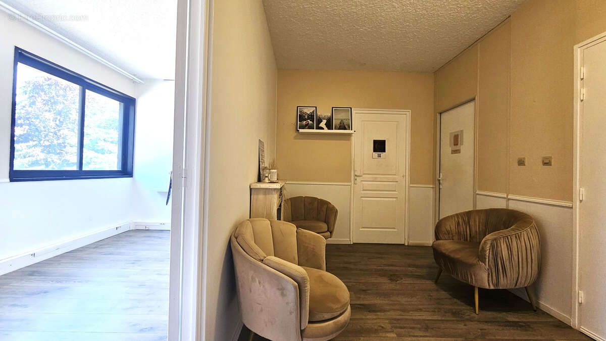 Commerce à FERNEY-VOLTAIRE