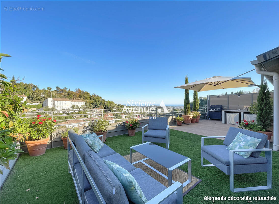 Appartement à CHATEAUNEUF-GRASSE