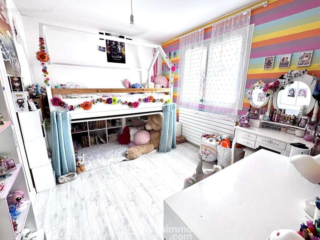 Passons à l'espace nuit, avec le première chambre - Maison à LISSES