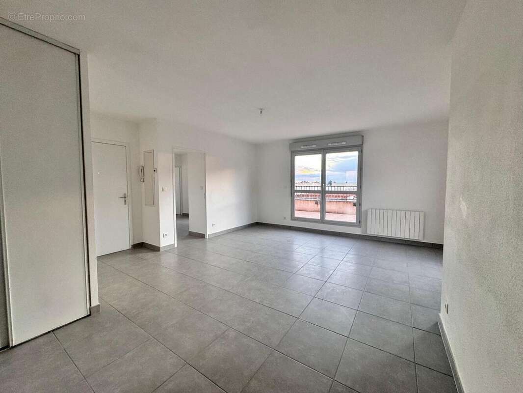   - Appartement à VILLEFRANCHE-SUR-SAONE