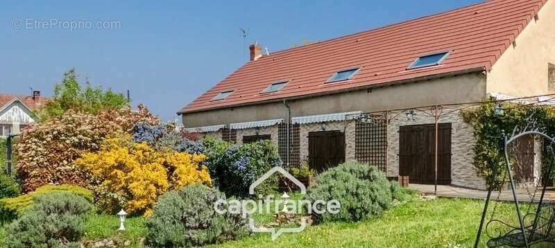 Propriété à vendre SAINT HILAIRE ( allier) comprenant une maison et un gite sur un parc de 23433 m² - photo 2