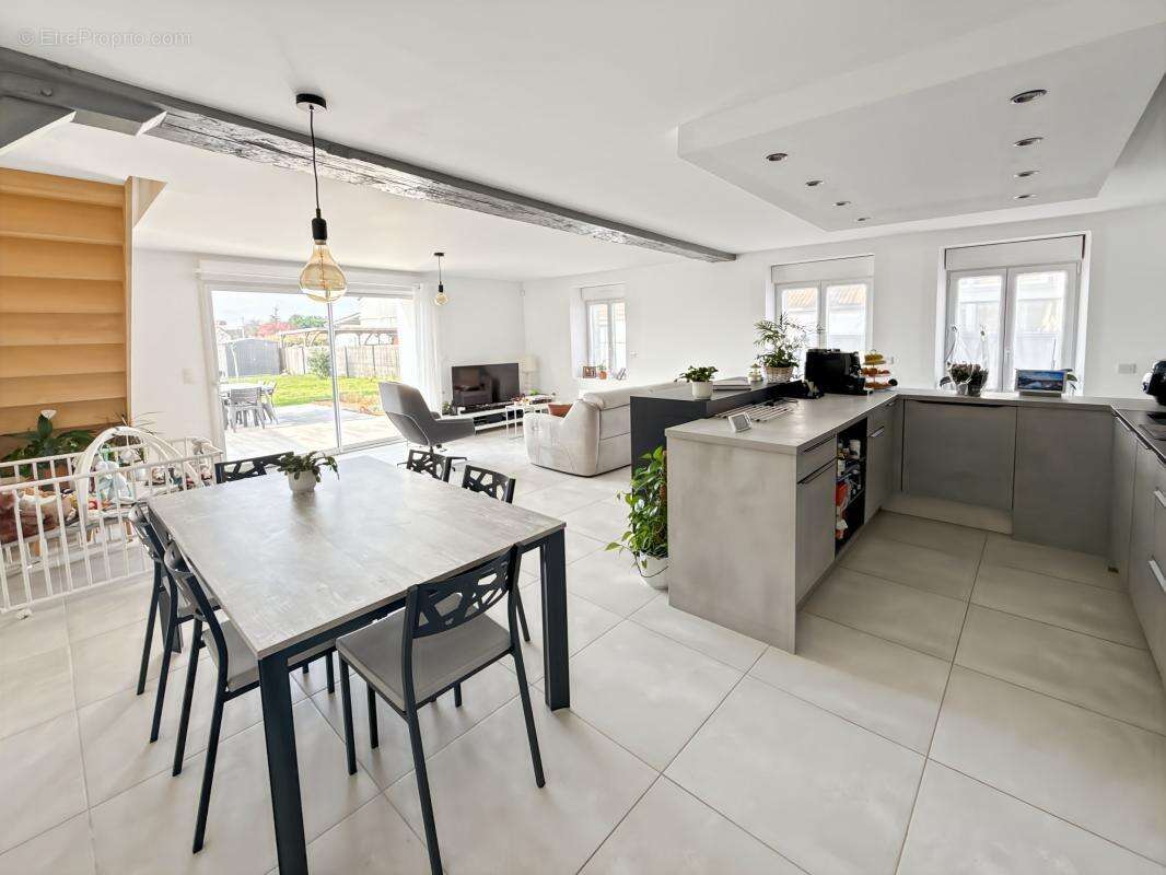 Maison à MEZIERES-LEZ-CLERY