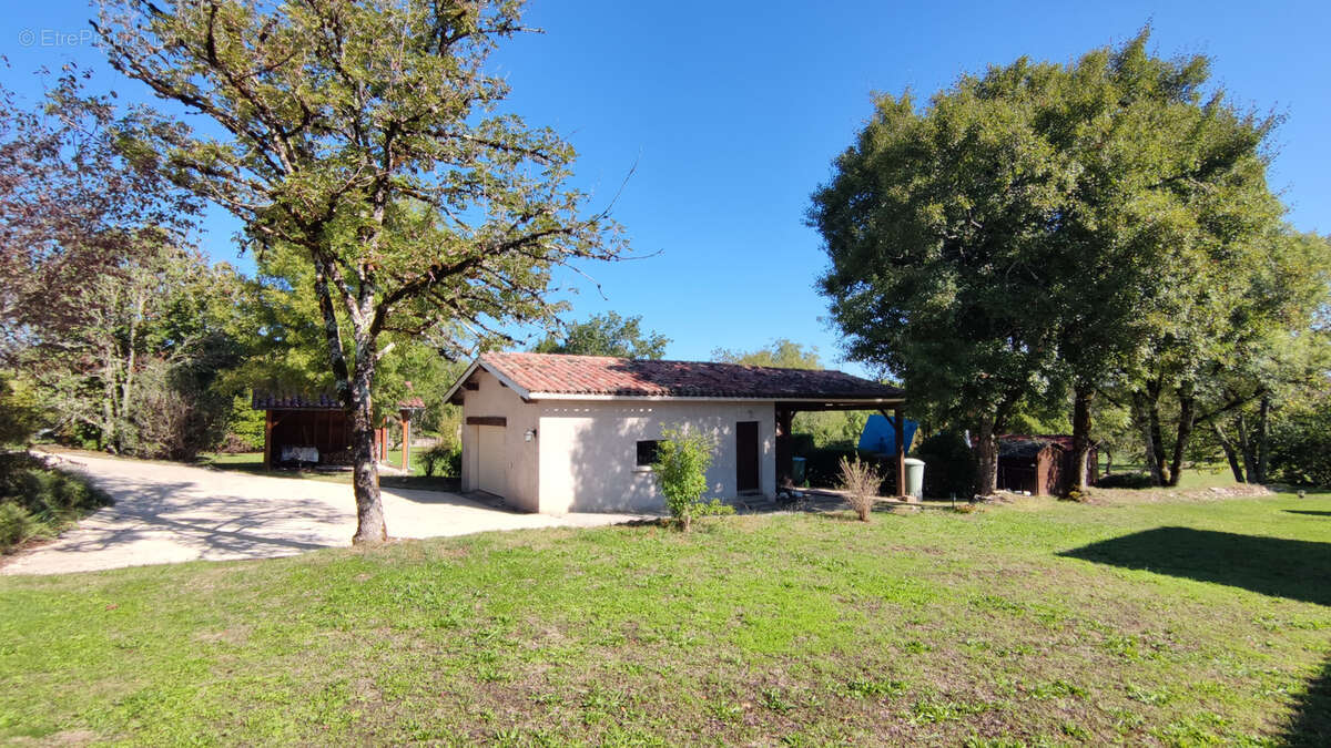 Maison à VILLESEQUE